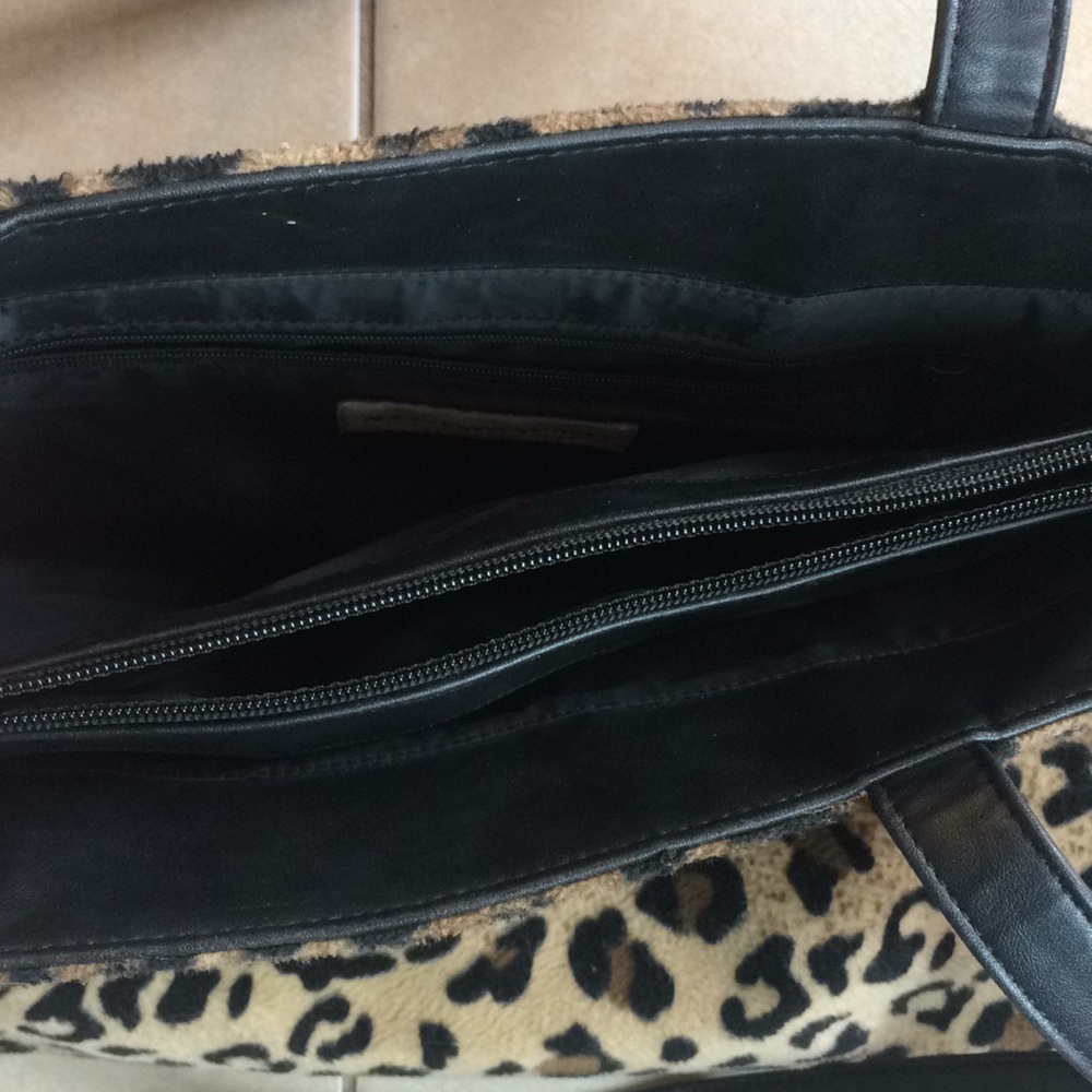 Cheetah pattern purse - Picture 5 of 7